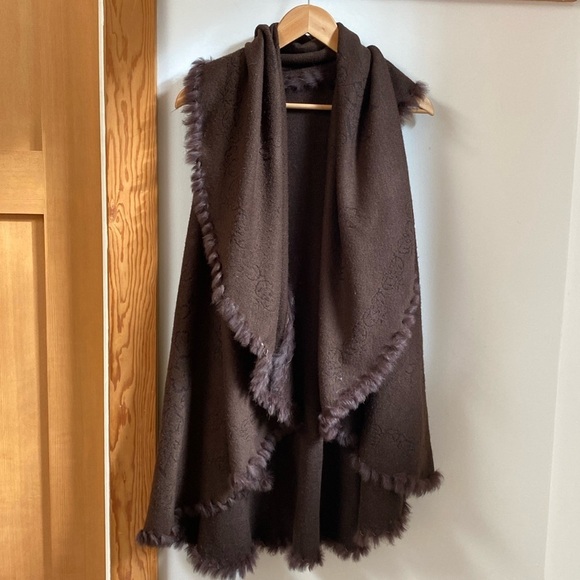 unbranded Sweaters - 🤍 Embossed Circle Knit Vest